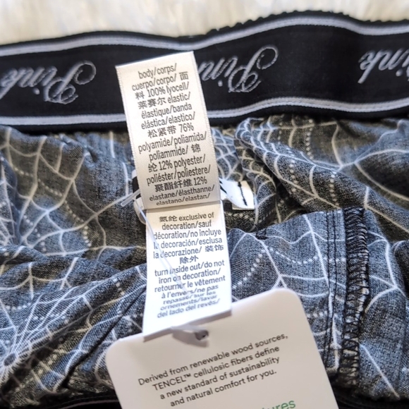 NWT VS Pink Spiderweb Tencel Shorts - Silky Black/White - Picture 10 of 15